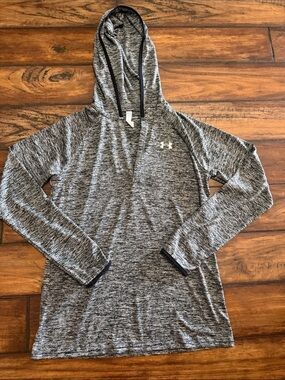 Under Armour Like New Heathered Gray Lightweight V Neck Hooded Pullover